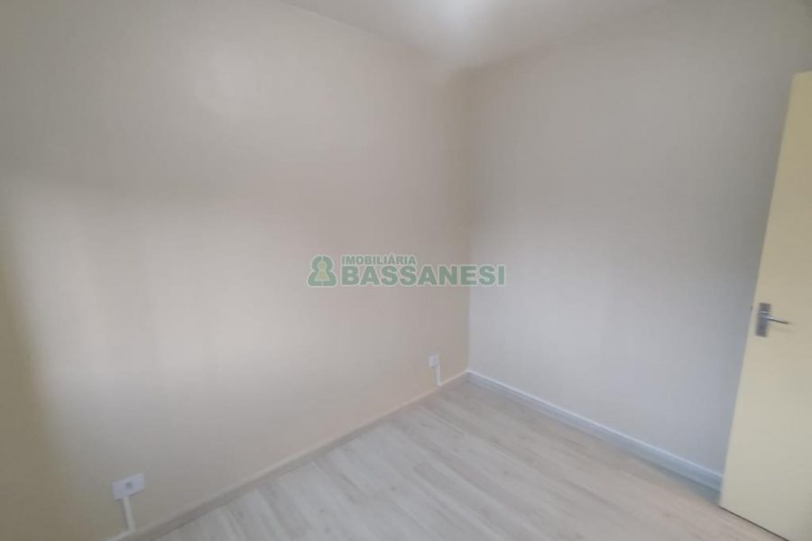 Apartamento com 33m², 1 dormitório, 1 vaga, no bairro São Victor COHAB em Caxias do Sul para Comprar