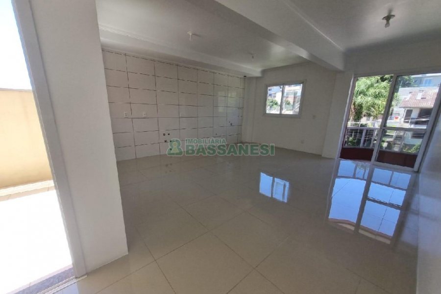 Apartamento com 85m², 2 dormitórios, 2 vagas, no bairro Sagrada Família em Caxias do Sul para Alugar