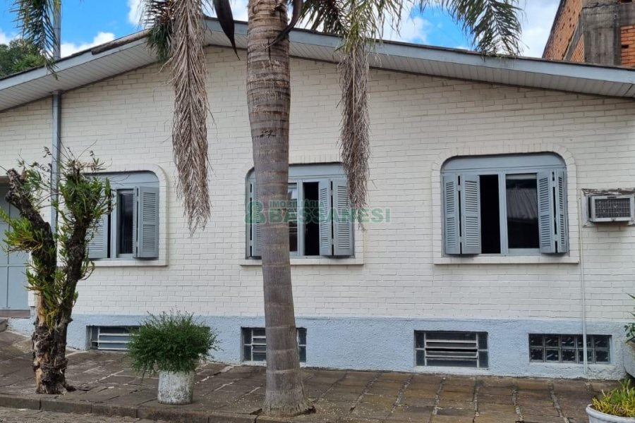 Casa com 130m², 4 dormitórios, 1 vaga, no bairro Jardim Eldorado em Caxias do Sul para Comprar