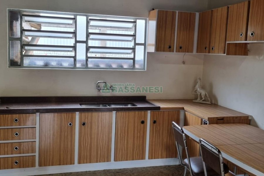 Casa com 130m², 4 dormitórios, 1 vaga, no bairro Jardim Eldorado em Caxias do Sul para Comprar