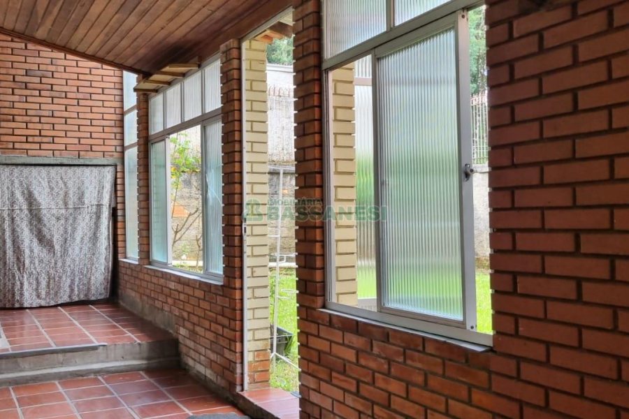 Casa com 130m², 4 dormitórios, 1 vaga, no bairro Jardim Eldorado em Caxias do Sul para Comprar