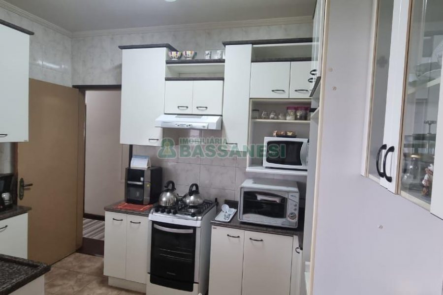 Apartamento com 103m², 3 dormitórios, no bairro Centro em Caxias do Sul para Comprar