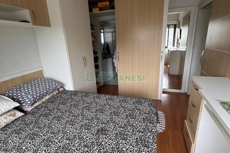 Apartamento com 93m², 3 dormitórios, 1 vaga, no bairro Pio X em Caxias do Sul para Comprar