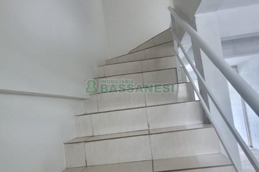 Sobrado com 92m², 2 dormitórios, 1 vaga, no bairro De Zorzi em Caxias do Sul para Comprar