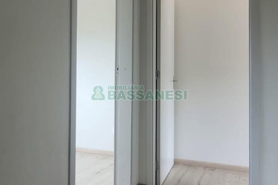 Sobrado com 92m², 2 dormitórios, 1 vaga, no bairro De Zorzi em Caxias do Sul para Comprar