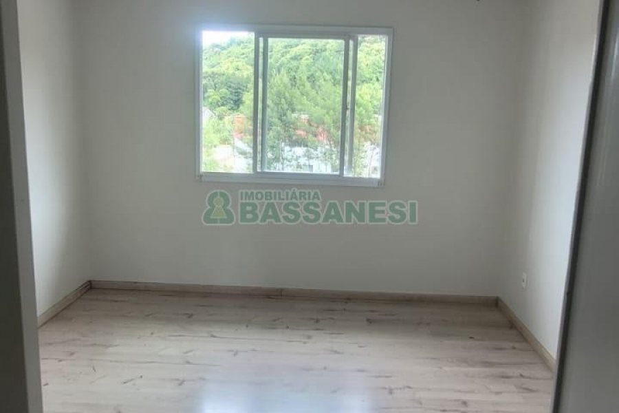 Sobrado com 92m², 2 dormitórios, 1 vaga, no bairro De Zorzi em Caxias do Sul para Comprar