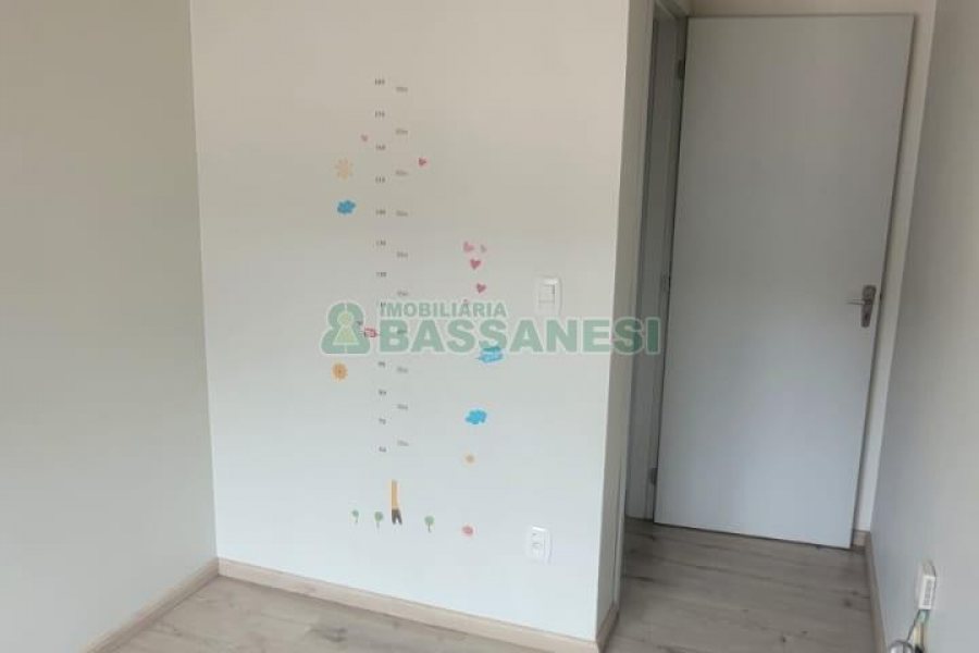 Sobrado com 92m², 2 dormitórios, 1 vaga, no bairro De Zorzi em Caxias do Sul para Comprar