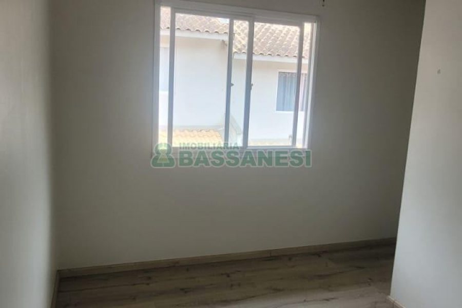 Sobrado com 92m², 2 dormitórios, 1 vaga, no bairro De Zorzi em Caxias do Sul para Comprar