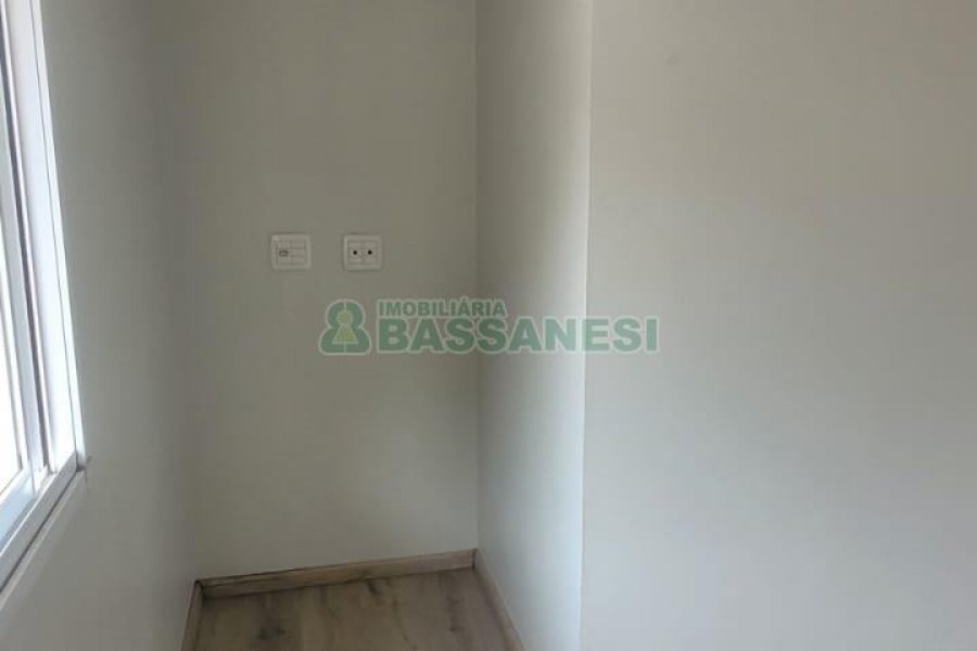 Sobrado com 92m², 2 dormitórios, 1 vaga, no bairro De Zorzi em Caxias do Sul para Comprar