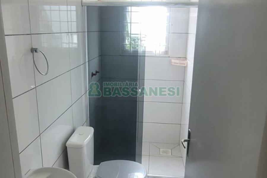 Sobrado com 92m², 2 dormitórios, 1 vaga, no bairro De Zorzi em Caxias do Sul para Comprar