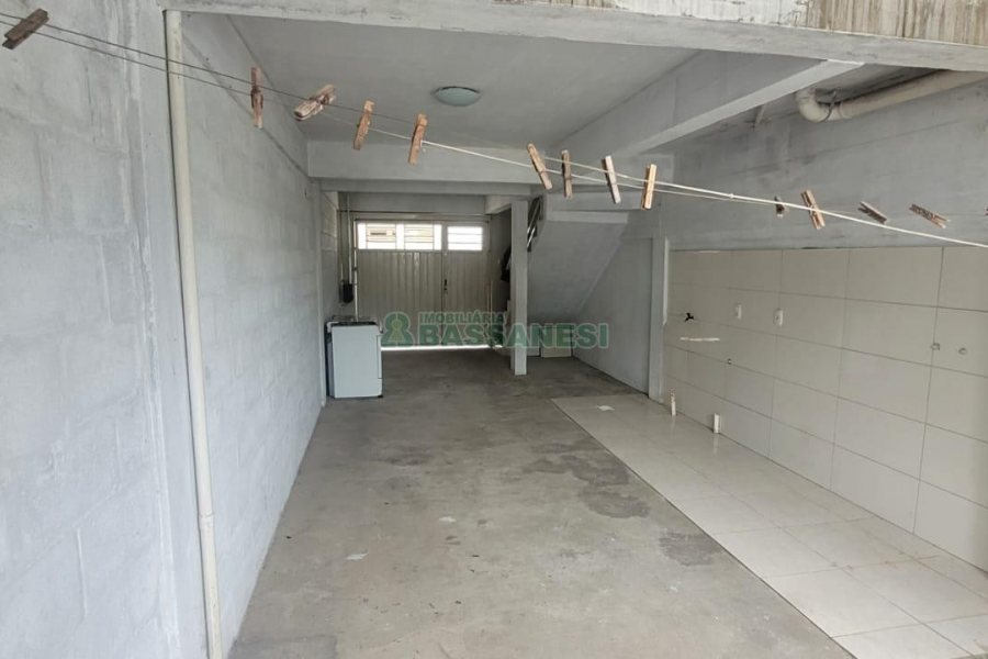 Sobrado com 92m², 2 dormitórios, 1 vaga, no bairro De Zorzi em Caxias do Sul para Comprar