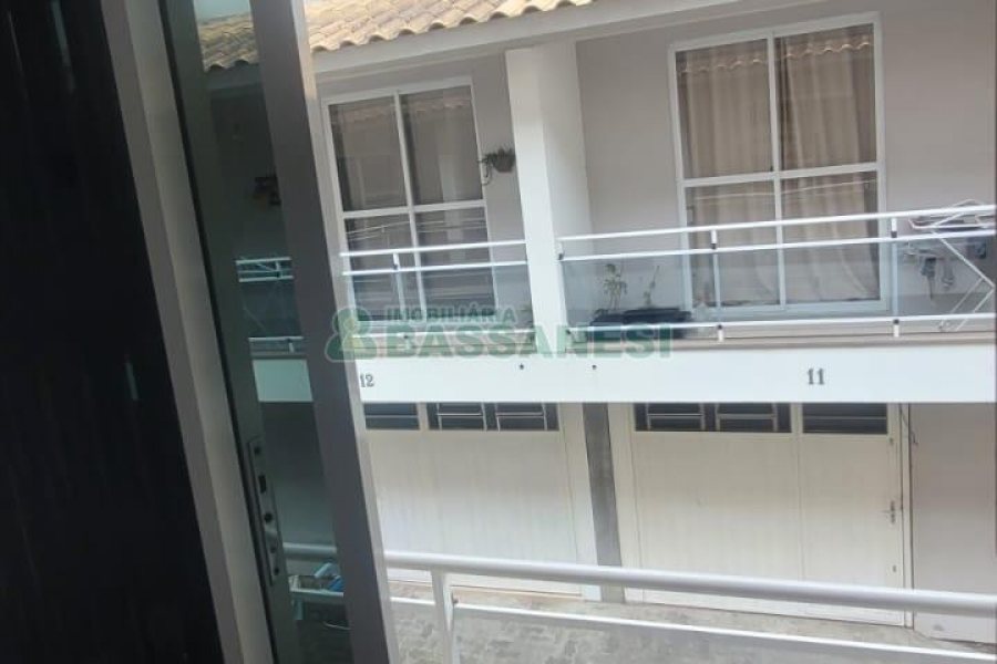 Sobrado com 92m², 2 dormitórios, 1 vaga, no bairro De Zorzi em Caxias do Sul para Comprar