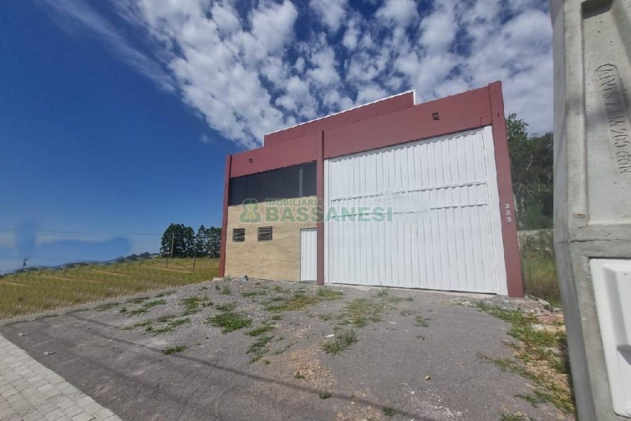 Pavilhão com 425m², no bairro Ana Rech em Caxias do Sul para Alugar