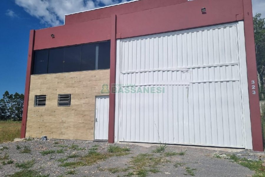 Pavilhão com 425m², no bairro Ana Rech em Caxias do Sul para Alugar