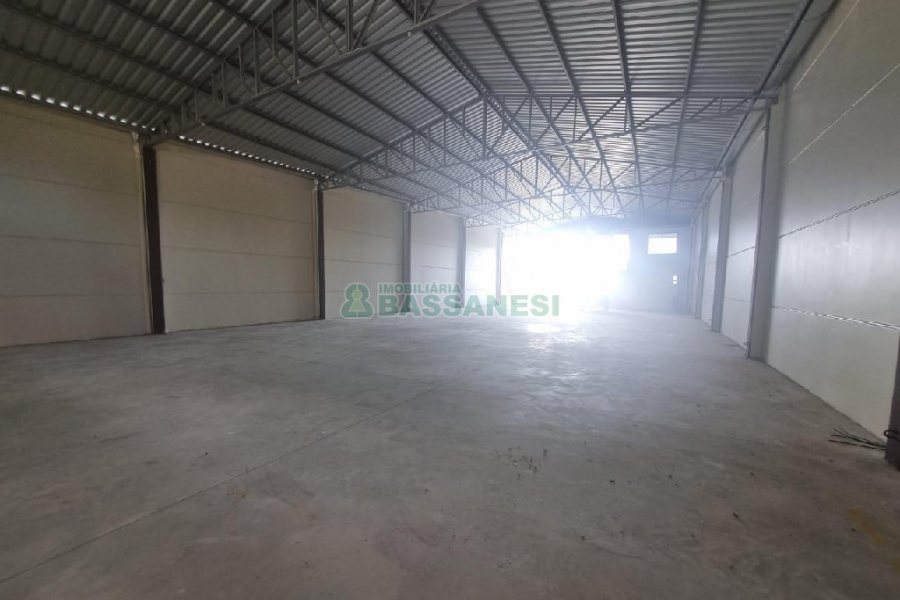 Pavilhão com 425m², no bairro Ana Rech em Caxias do Sul para Alugar