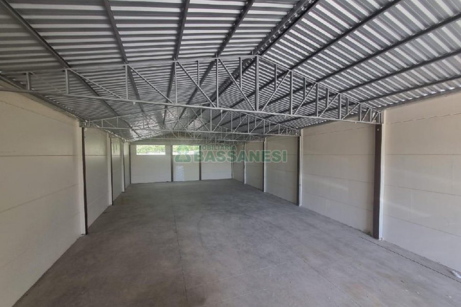 Pavilhão com 425m², no bairro Ana Rech em Caxias do Sul para Alugar