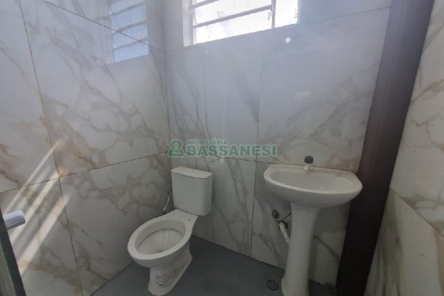 Pavilhão com 425m², no bairro Ana Rech em Caxias do Sul para Alugar