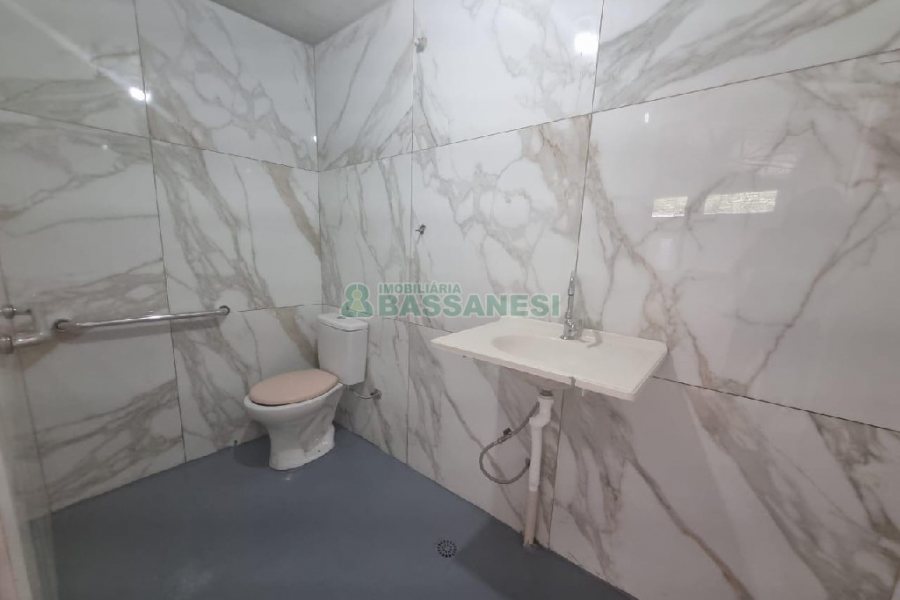 Pavilhão com 425m², no bairro Ana Rech em Caxias do Sul para Alugar