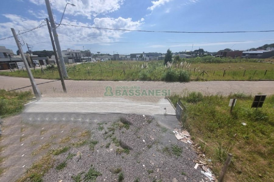 Pavilhão com 425m², no bairro Ana Rech em Caxias do Sul para Alugar