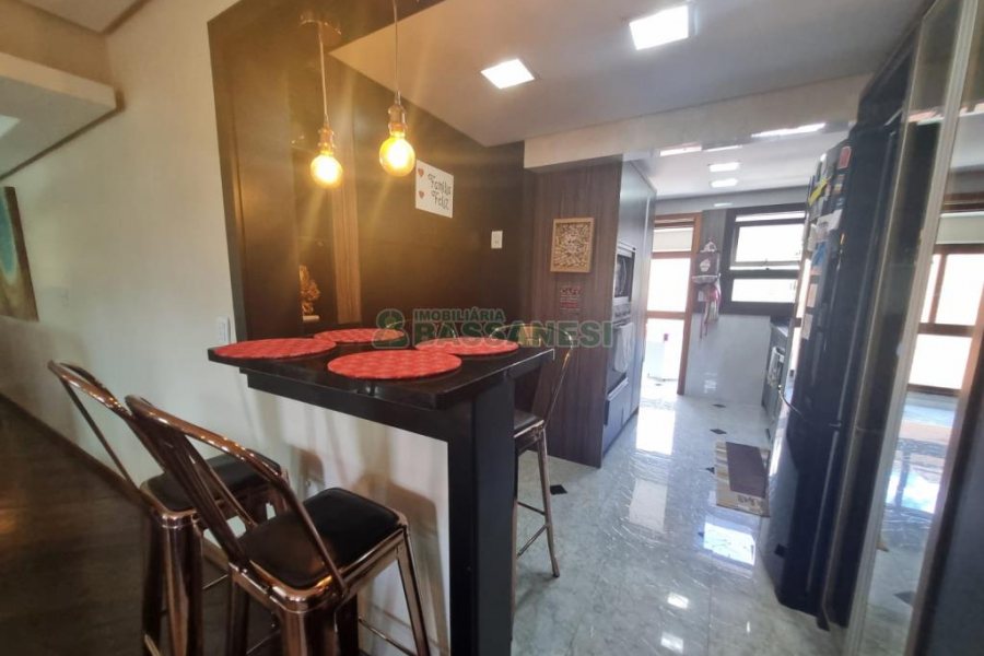 Apartamento com 203m², 3 dormitórios, 3 vagas, no bairro Sagrada Família em Caxias do Sul para Comprar