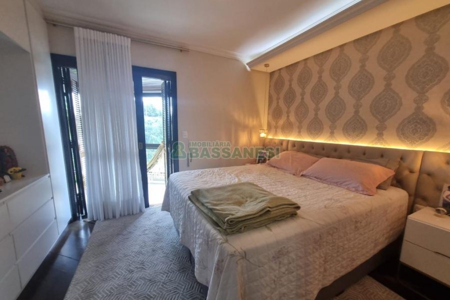 Apartamento com 203m², 3 dormitórios, 3 vagas, no bairro Sagrada Família em Caxias do Sul para Comprar