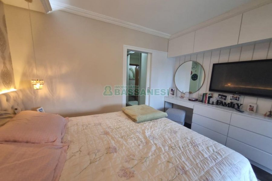 Apartamento com 203m², 3 dormitórios, 3 vagas, no bairro Sagrada Família em Caxias do Sul para Comprar