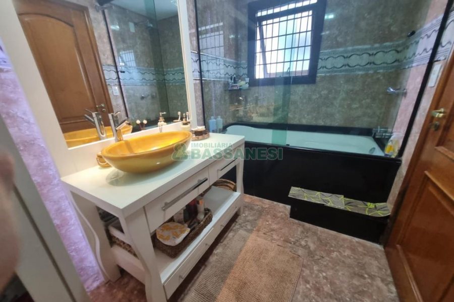 Apartamento com 203m², 3 dormitórios, 3 vagas, no bairro Sagrada Família em Caxias do Sul para Comprar