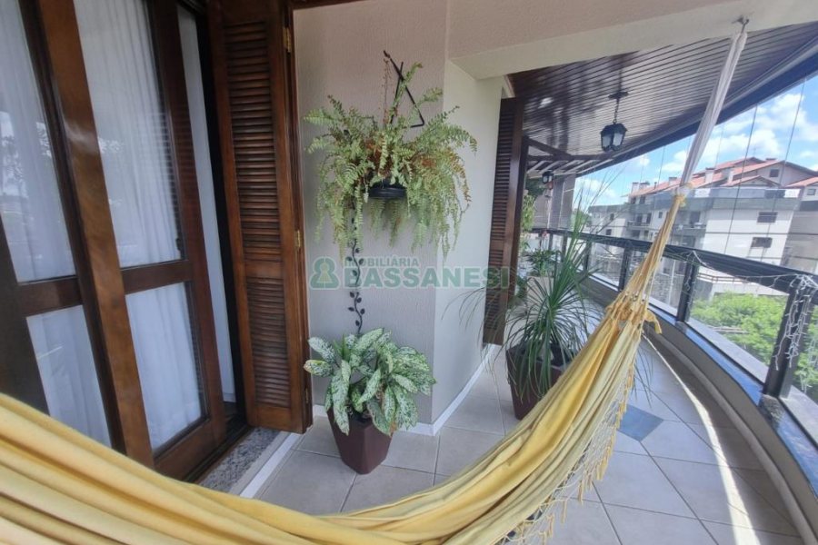 Apartamento com 203m², 3 dormitórios, 3 vagas, no bairro Sagrada Família em Caxias do Sul para Comprar