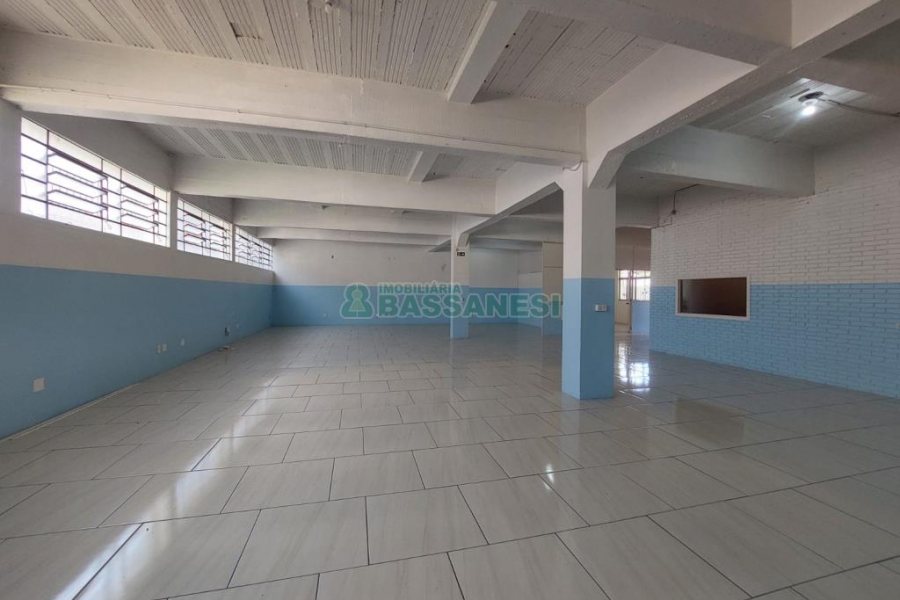 Loja com 270m², no bairro Kayser em Caxias do Sul para Alugar