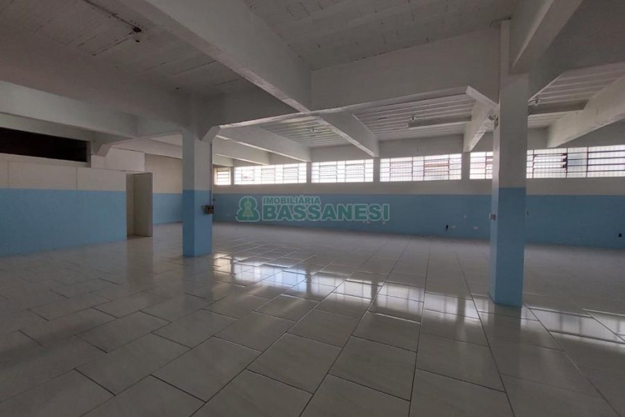 Loja com 270m², no bairro Kayser em Caxias do Sul para Alugar