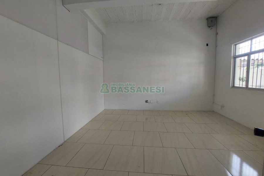 Loja com 270m², no bairro Kayser em Caxias do Sul para Alugar
