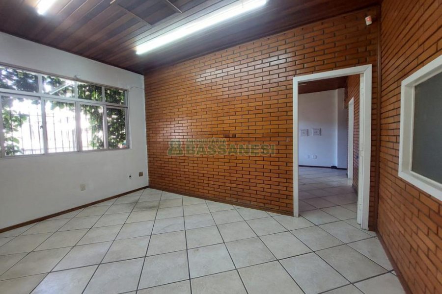 Loja com 270m², no bairro Kayser em Caxias do Sul para Alugar