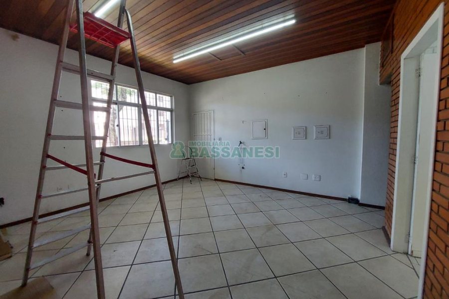 Loja com 270m², no bairro Kayser em Caxias do Sul para Alugar