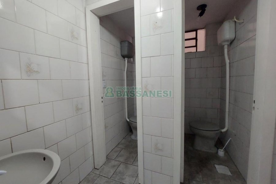 Loja com 270m², no bairro Kayser em Caxias do Sul para Alugar