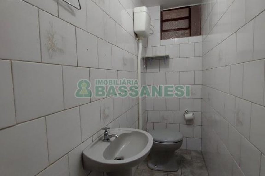 Loja com 270m², no bairro Kayser em Caxias do Sul para Alugar