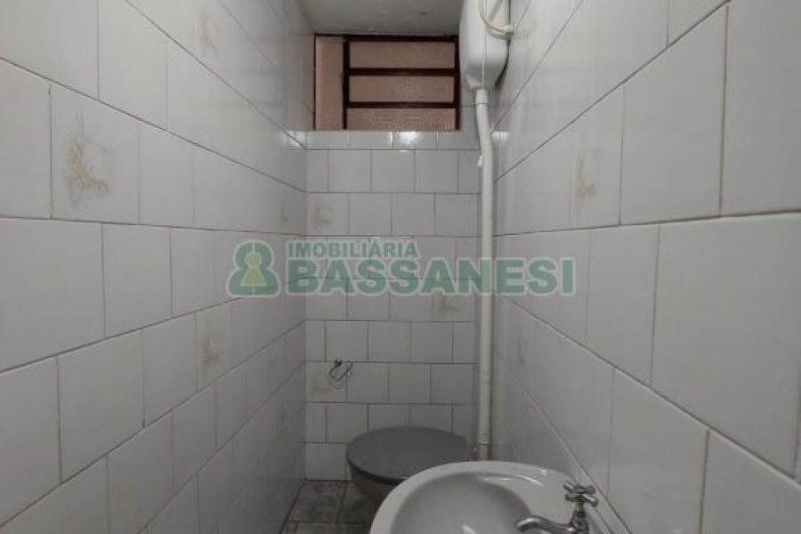 Loja com 270m², no bairro Kayser em Caxias do Sul para Alugar