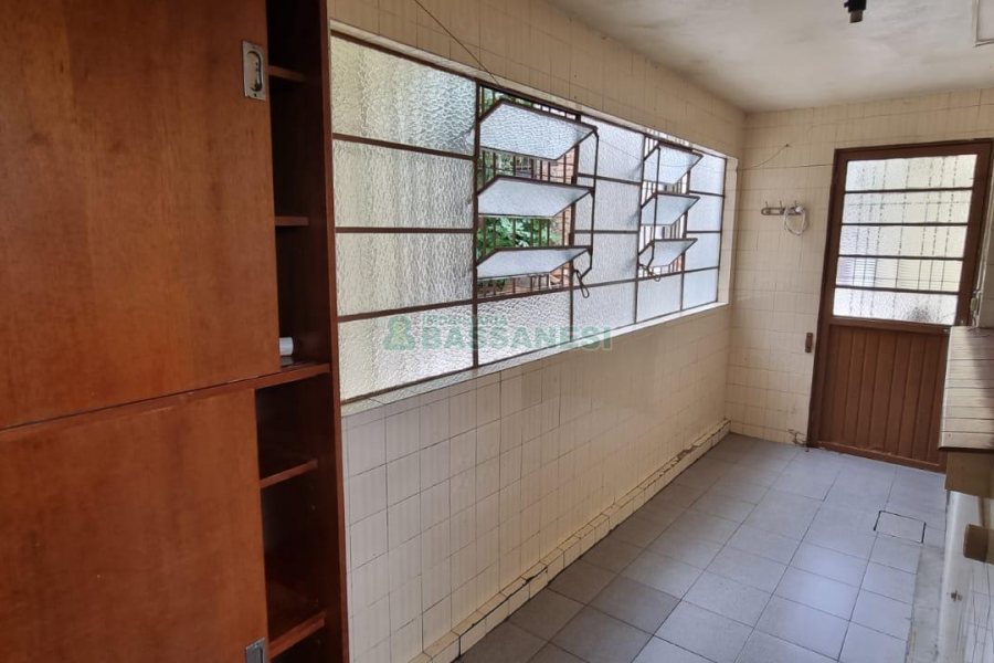 Apartamento com 80m², 3 dormitórios, 1 vaga, no bairro Sagrada Família em Caxias do Sul para Alugar