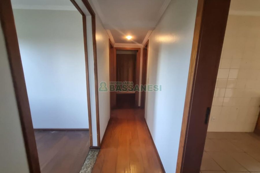 Apartamento com 109m², 2 dormitórios, 1 vaga, no bairro Medianeira em Caxias do Sul para Alugar