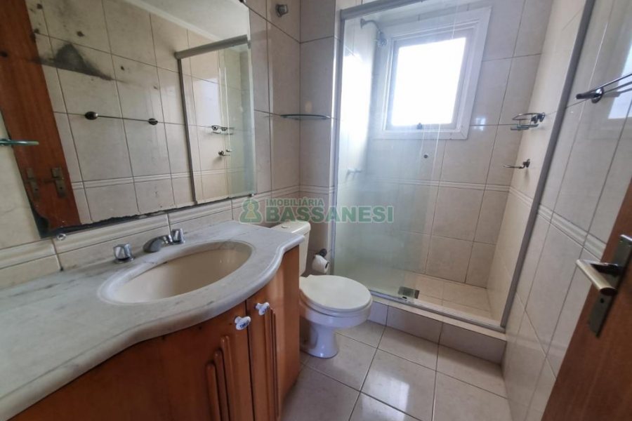 Apartamento com 109m², 2 dormitórios, 1 vaga, no bairro Medianeira em Caxias do Sul para Alugar