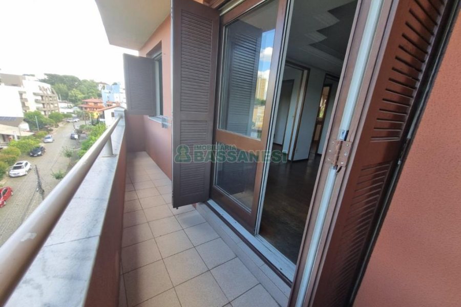 Apartamento com 109m², 2 dormitórios, 1 vaga, no bairro Medianeira em Caxias do Sul para Alugar