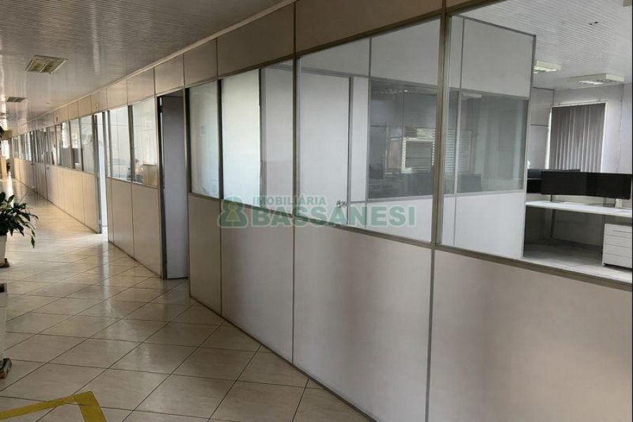 Pavilhão com 8000m², no bairro Santa Catarina em Caxias do Sul para Alugar