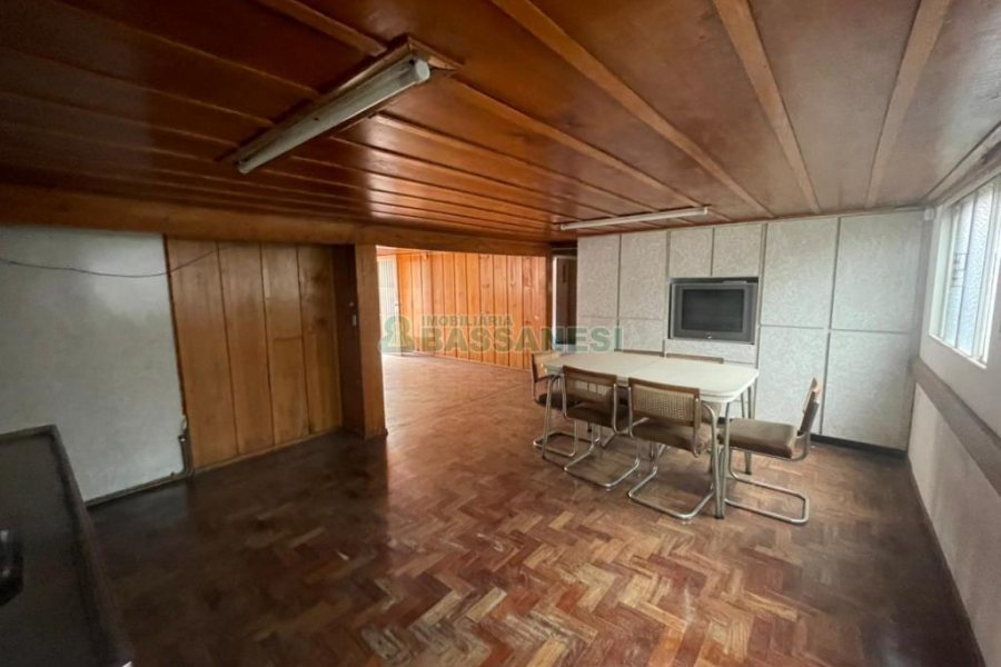 Casa com 204m², 3 dormitórios, 2 vagas, no bairro Centro em Caxias do Sul para Comprar