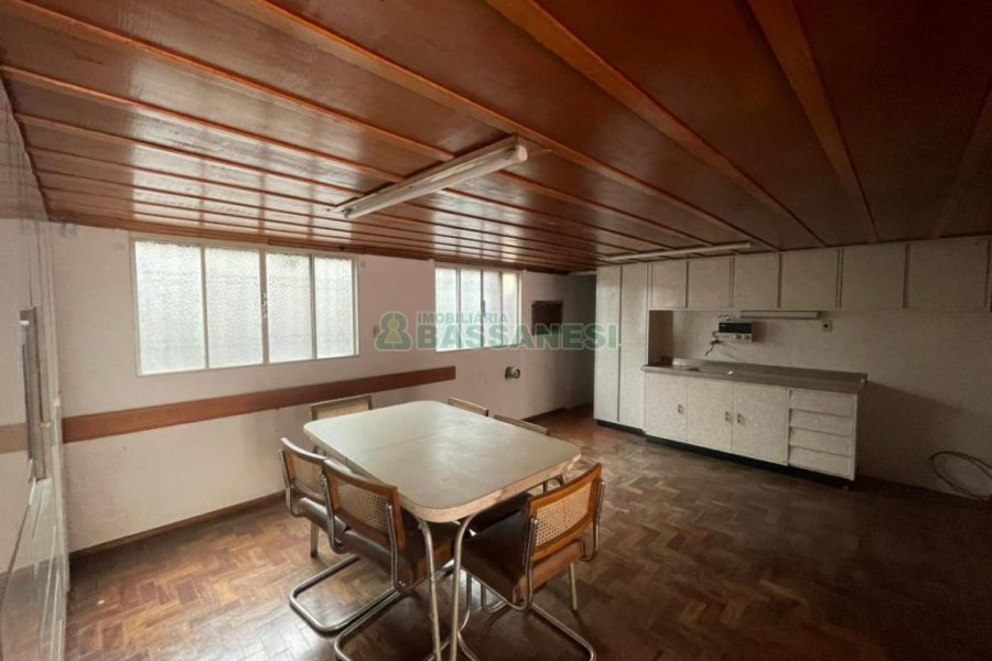 Casa com 204m², 3 dormitórios, 2 vagas, no bairro Centro em Caxias do Sul para Comprar