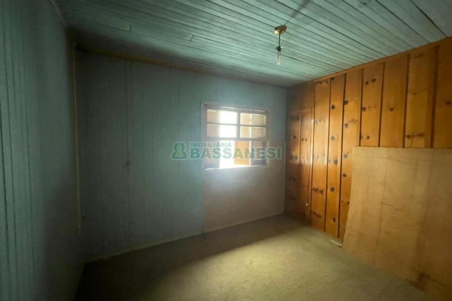 Casa com 204m², 3 dormitórios, 2 vagas, no bairro Centro em Caxias do Sul para Comprar