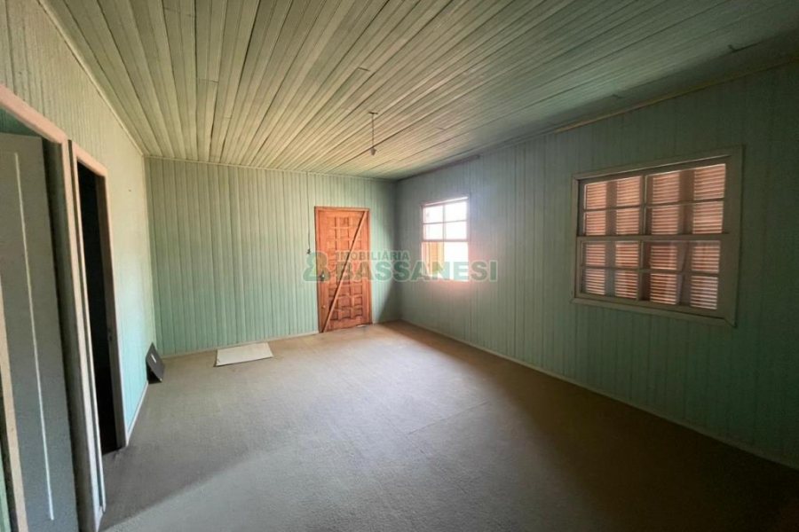 Casa com 204m², 3 dormitórios, 2 vagas, no bairro Centro em Caxias do Sul para Comprar