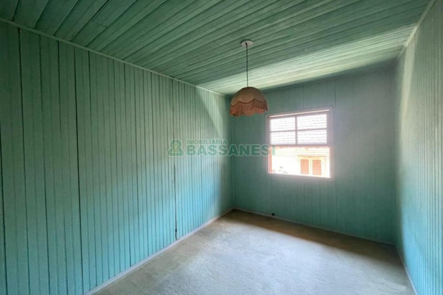 Casa com 204m², 3 dormitórios, 2 vagas, no bairro Centro em Caxias do Sul para Comprar