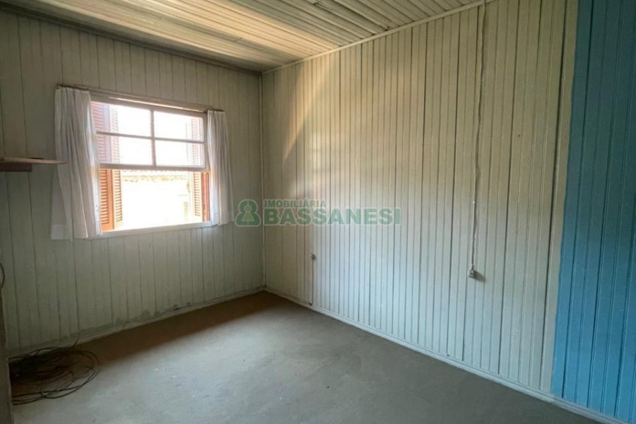 Casa com 204m², 3 dormitórios, 2 vagas, no bairro Centro em Caxias do Sul para Comprar