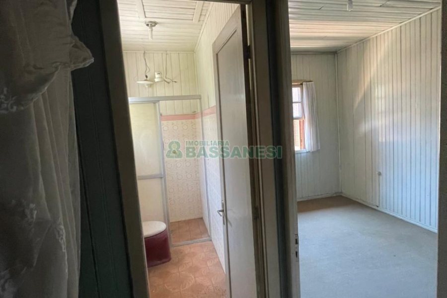 Casa com 204m², 3 dormitórios, 2 vagas, no bairro Centro em Caxias do Sul para Comprar