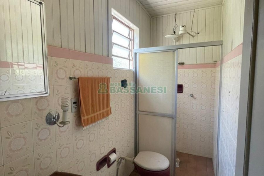 Casa com 204m², 3 dormitórios, 2 vagas, no bairro Centro em Caxias do Sul para Comprar