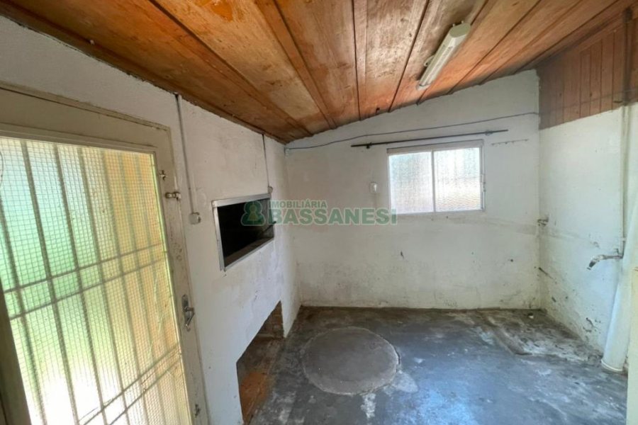 Casa com 204m², 3 dormitórios, 2 vagas, no bairro Centro em Caxias do Sul para Comprar